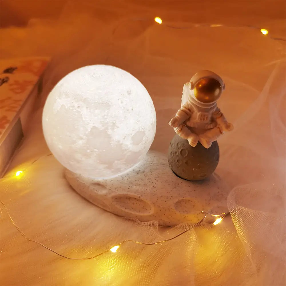 Lunar Nightlight, Astronaut-Style Creative Lamp