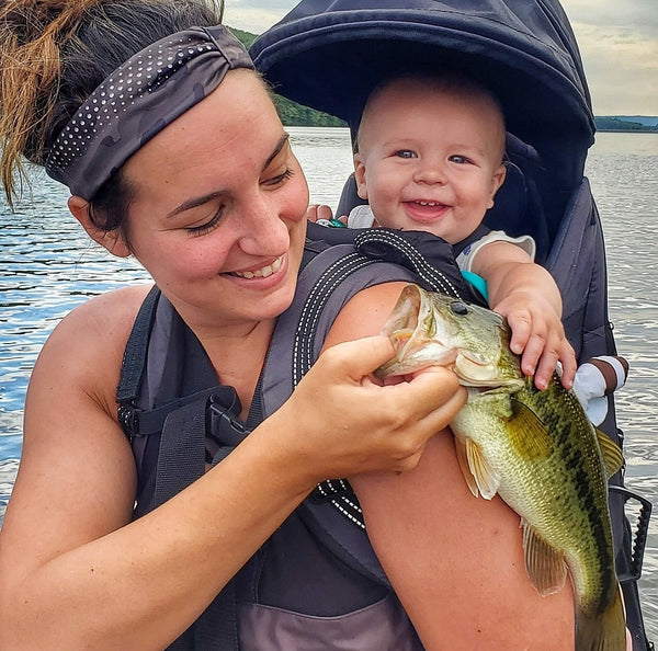 Gabrielle Anne carrying her son with ClevrPlus Carrier and caught a fish.