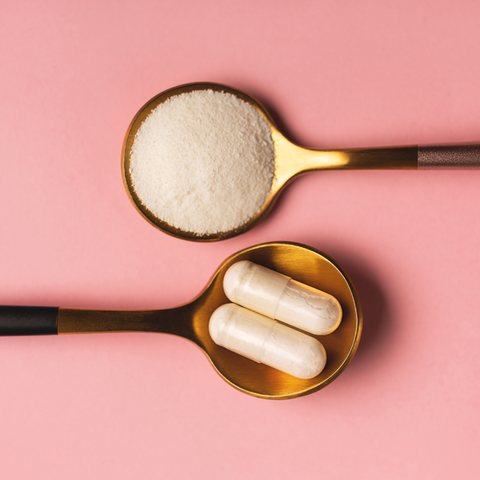 Bulk collagen powder and capsules in spoons