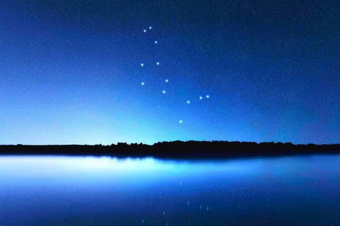 Arcturus in the Boötes constellation reflected in a lake's surface