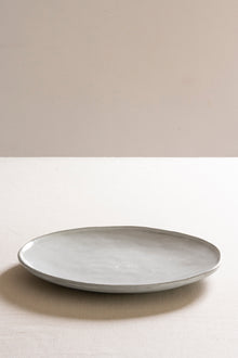 Organic plate light grey, Ø 21.5 cm – Dutch Rose Amsterdam