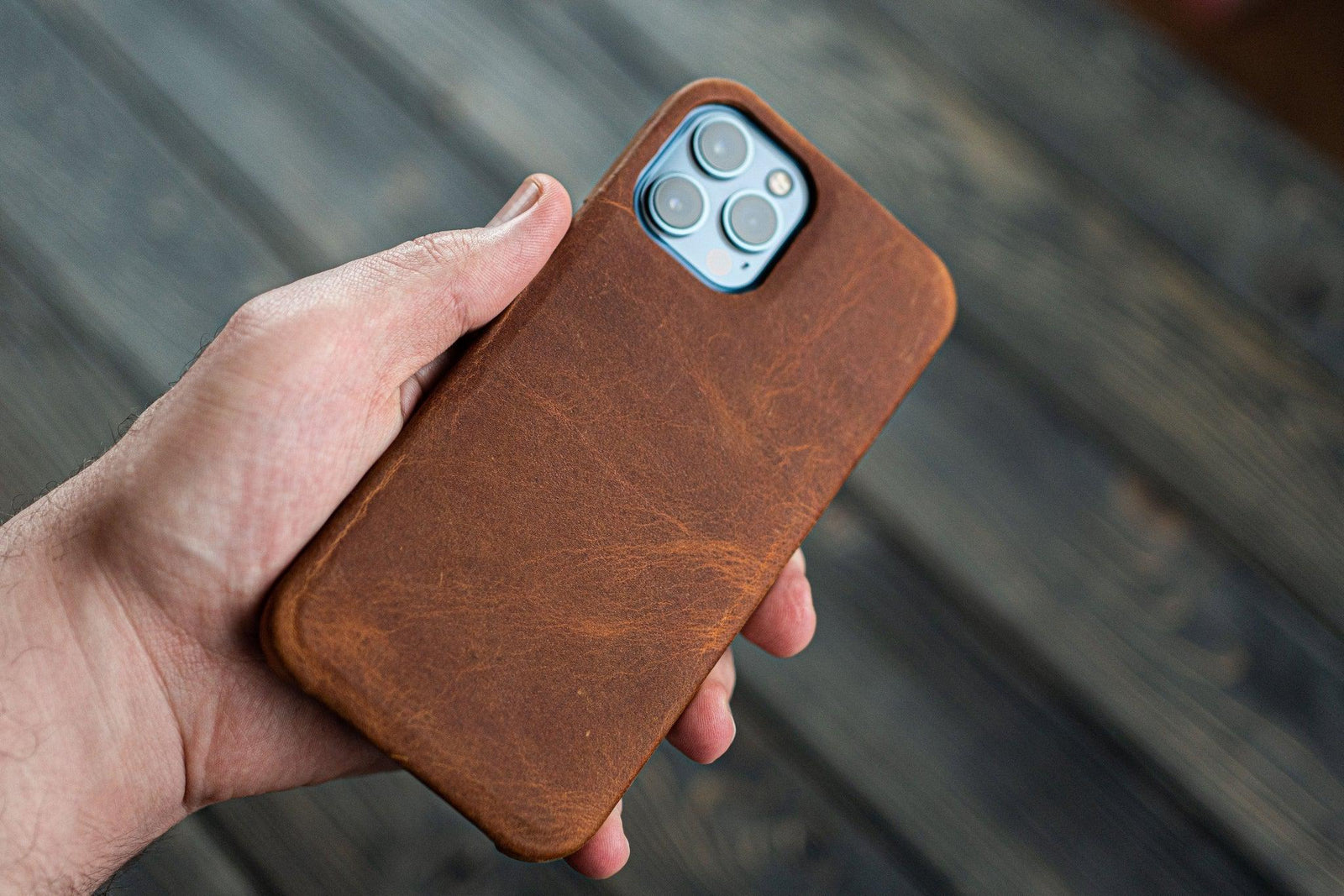 Uitschakelen Oneffenheden Dodelijk Leather iPhone 12 Pro Hard Cover - Compatible MagSafe | Galen Leather