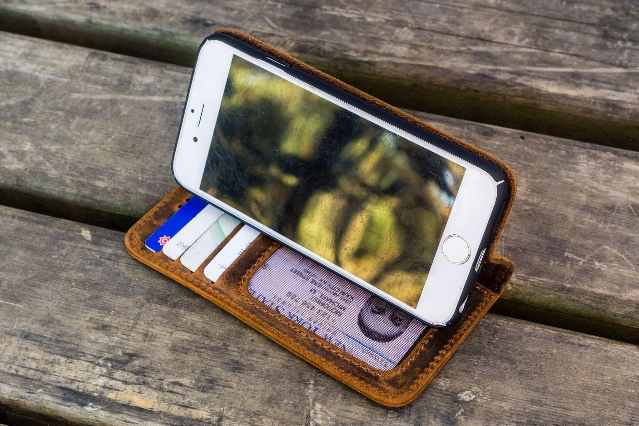 Iphone 5 / 5s / SE Leather Wallet Case - No.01 - Leather