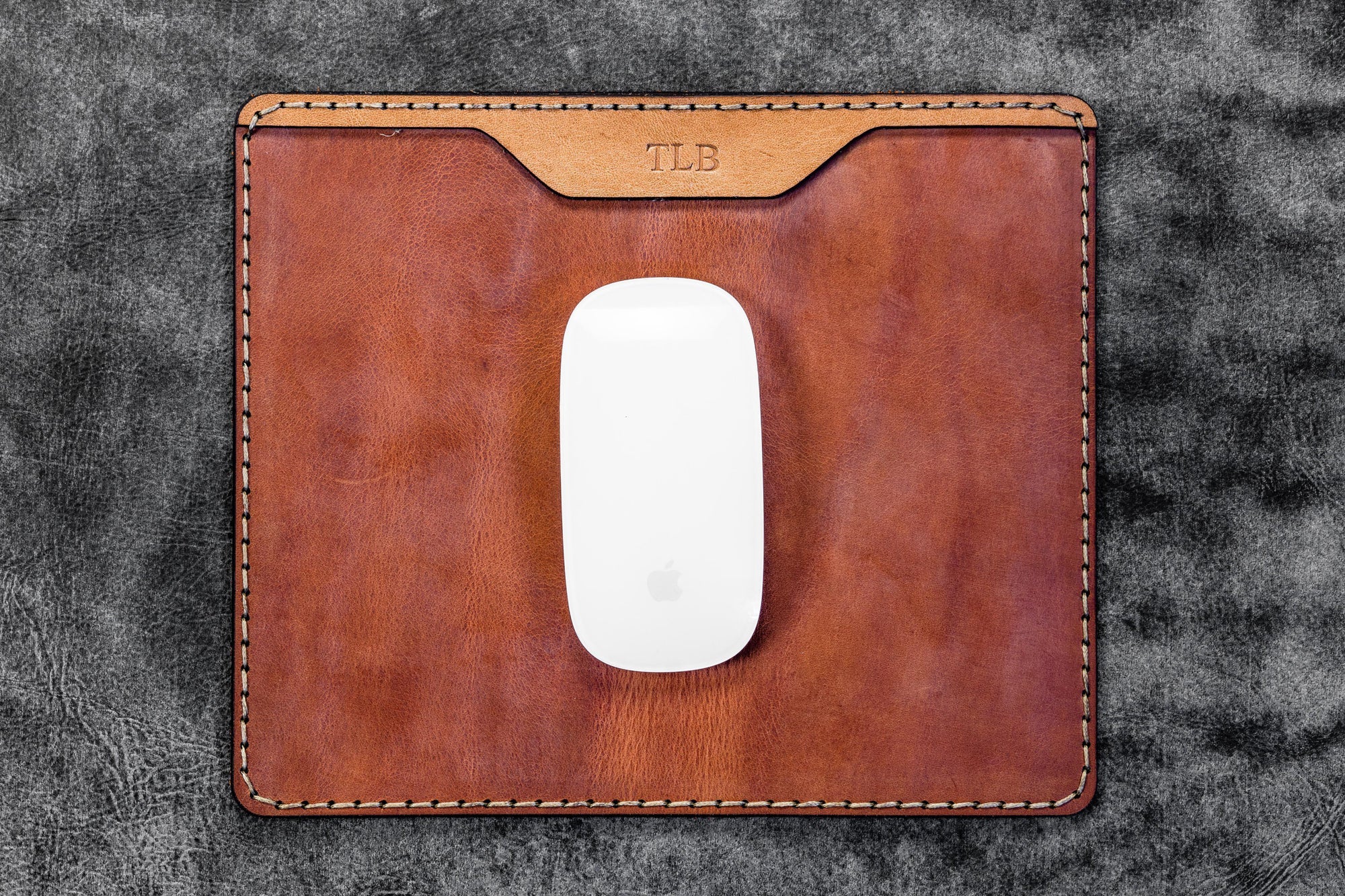 https://cdn.shopify.com/s/files/1/0575/7177/products/leather-mouse-pad_2000x.jpg?v=1617635180
