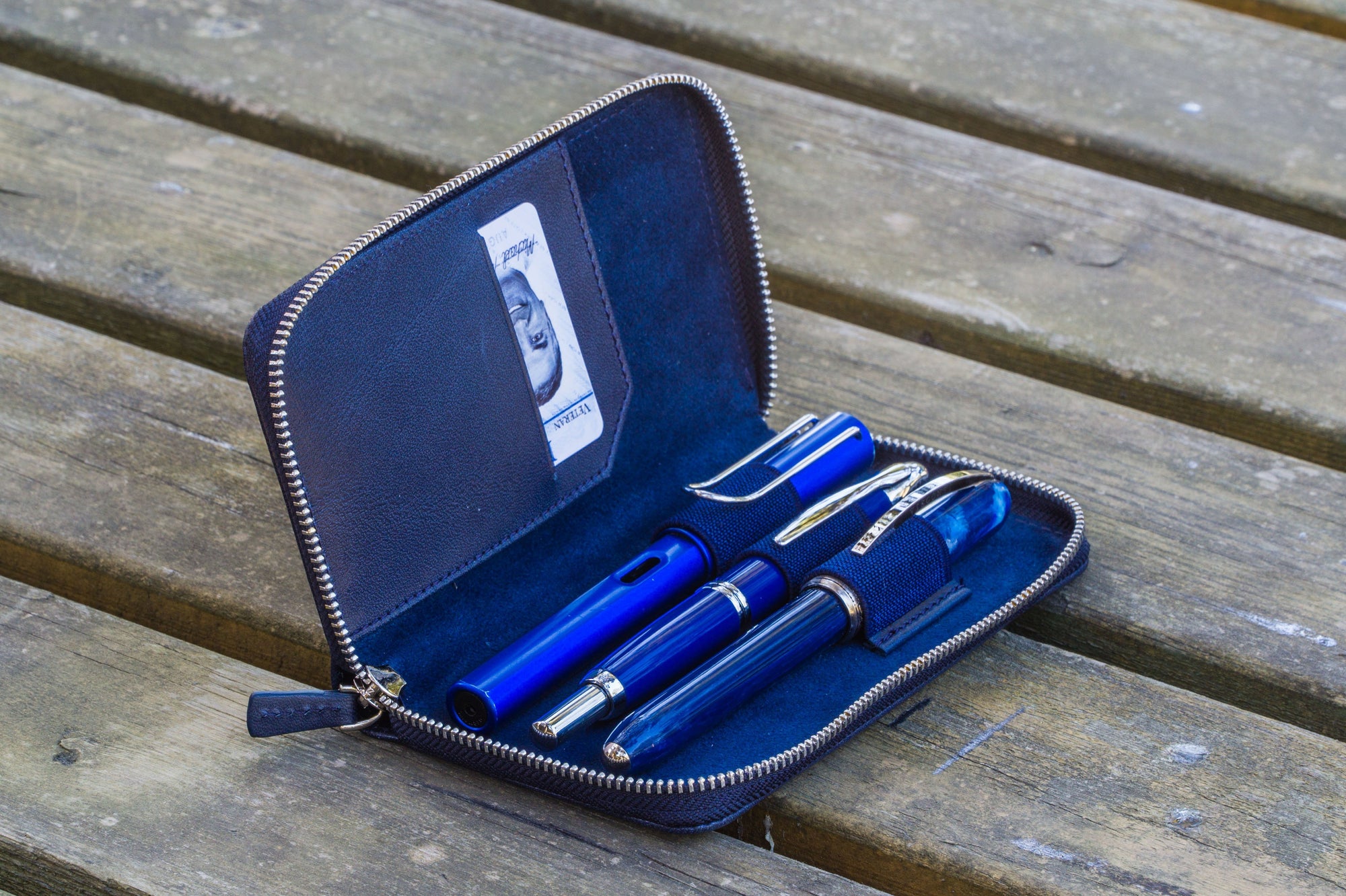 https://cdn.shopify.com/s/files/1/0575/7177/products/leather-zippered-3-slots-pen-case-navy-blue_2000x.jpg?v=1544613465