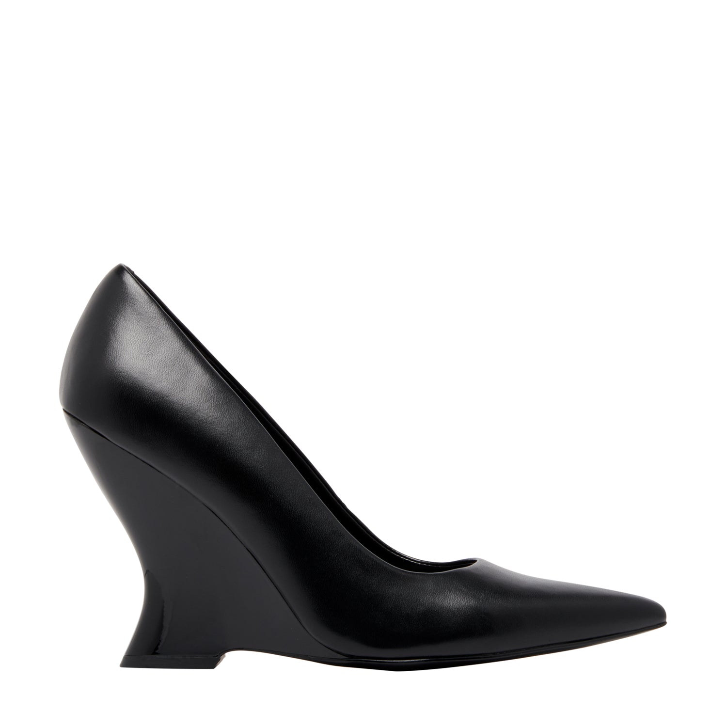 EAAVA PUMPS