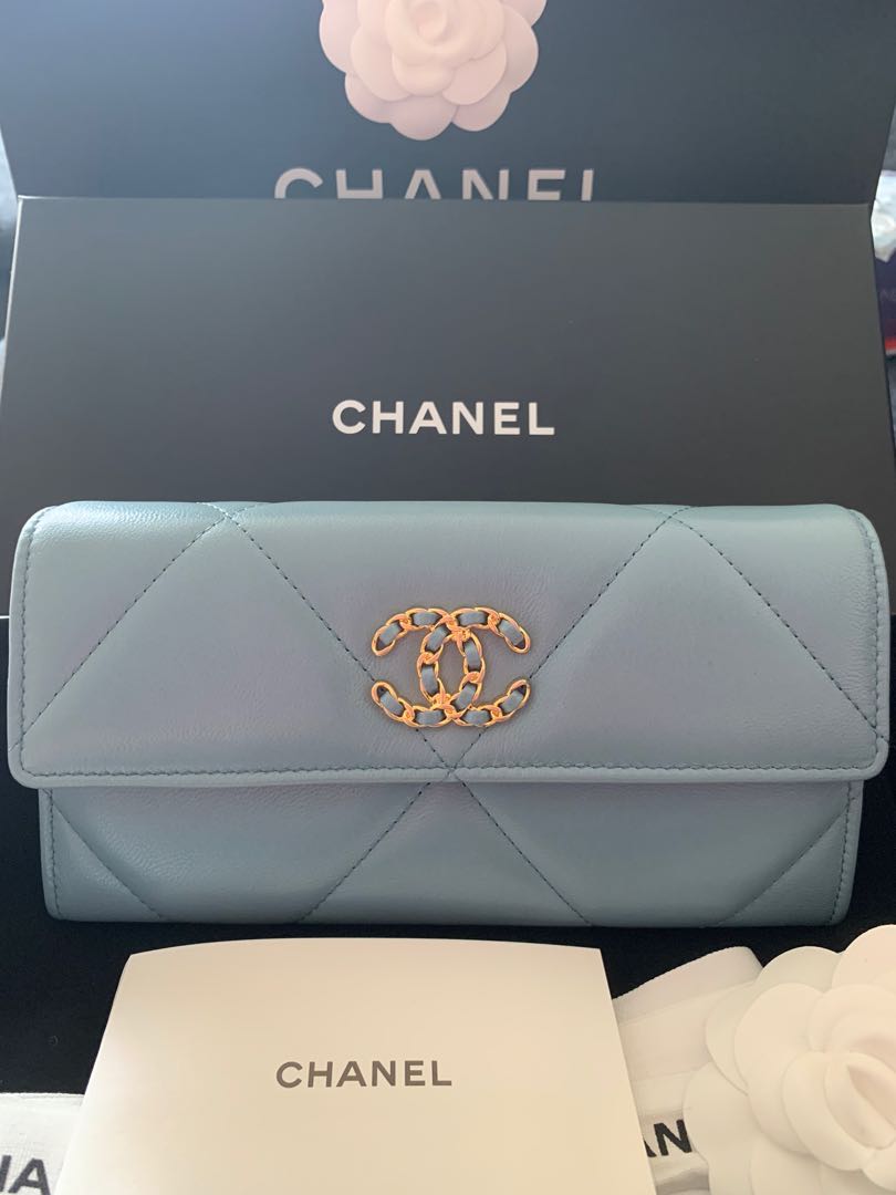 CHANEL CHANEL 19 LAMBSKIN CC FLAP WALLET – Caroline's Fashion Luxuries