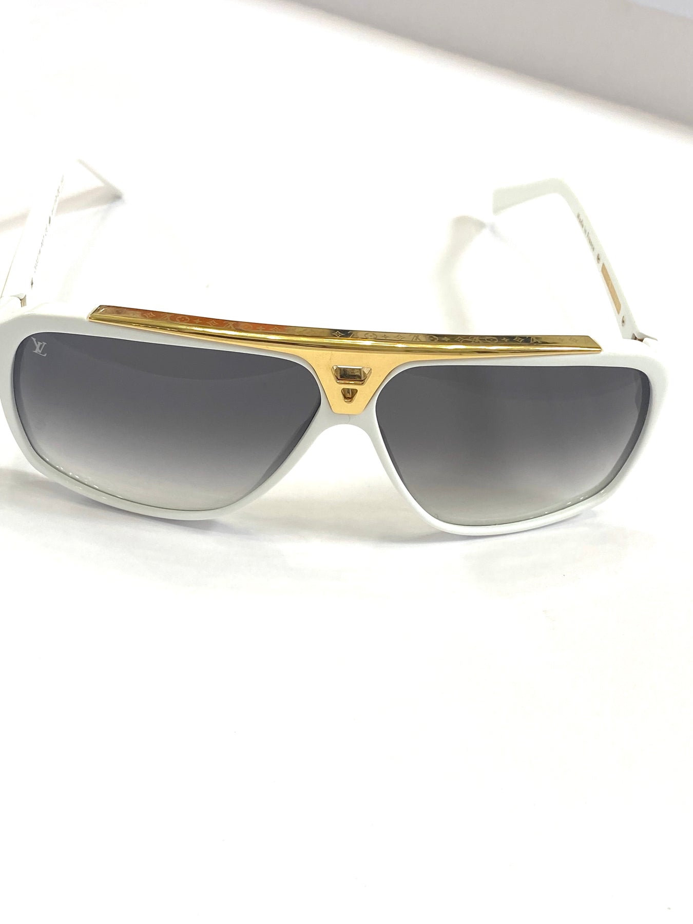 Louis Vuitton Rare z0351w White x Gold Millionaire Evidence Sunglasses  141lvs78 at 1stDibs