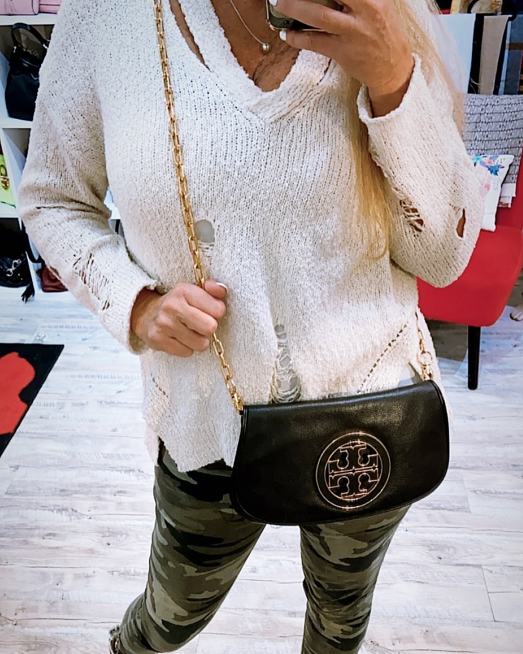 Tory Burch Amanda Pebbled Logo Crossbody Bag – Caroline's Fashion Luxuries