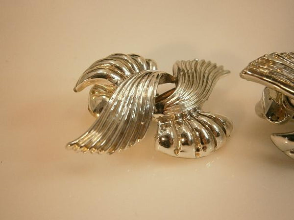 Lot 2 Pair Beautiful Vintage 1960's Silver Tone Clip Earrings      16O