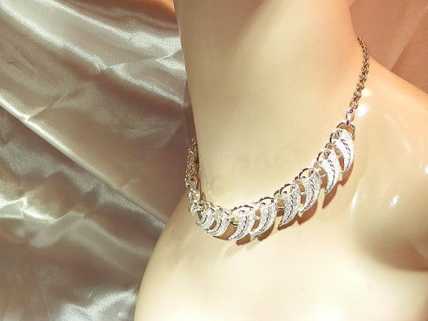 Beautiful Silver Tone Patterned Leaf Necklace Vintage 1960's  111JN9