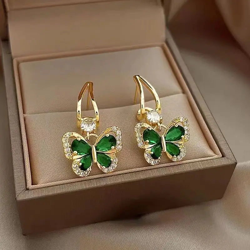 Brinco Borboleta Cravejada de Zircônia 18K