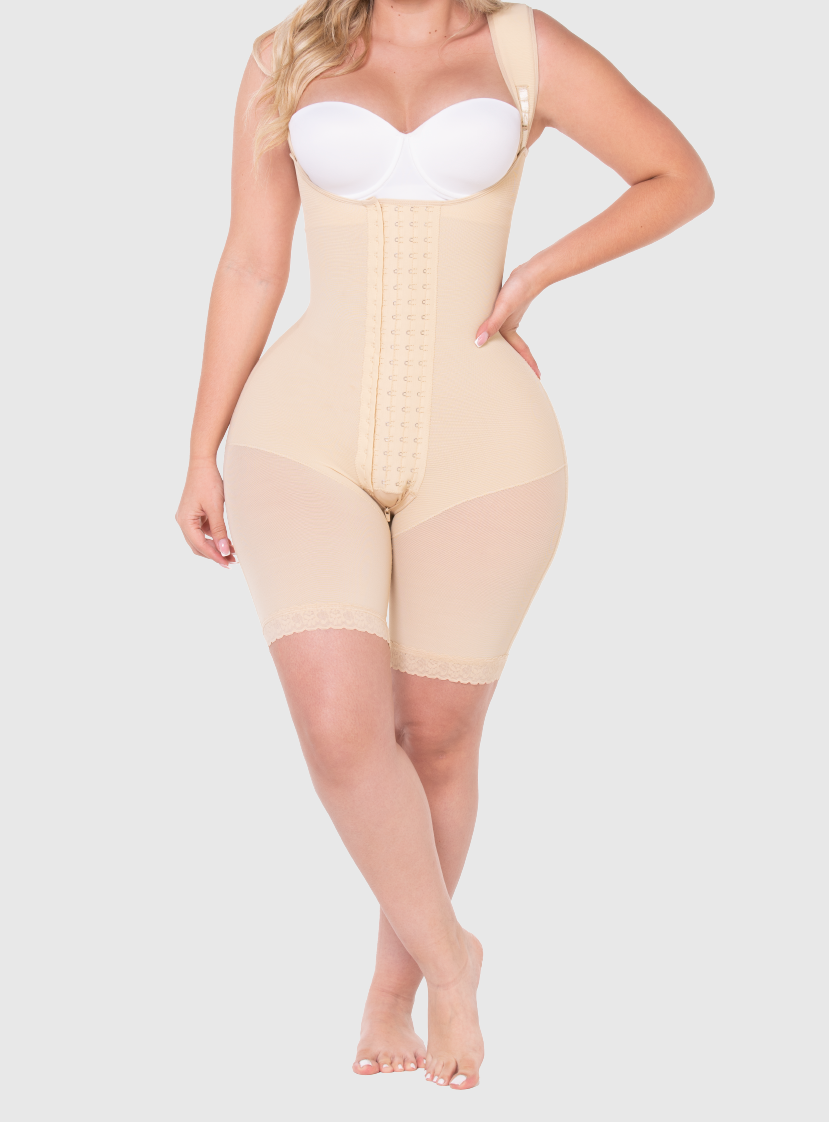 F0478 - KNEE-LENGTH FAJA WITH BACK COVERAGE AND ADJUSTABLE STRAPS