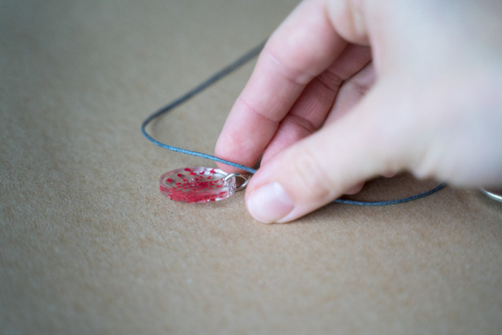 Make your own chain with resin