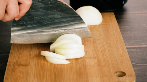 How to cut onion slices