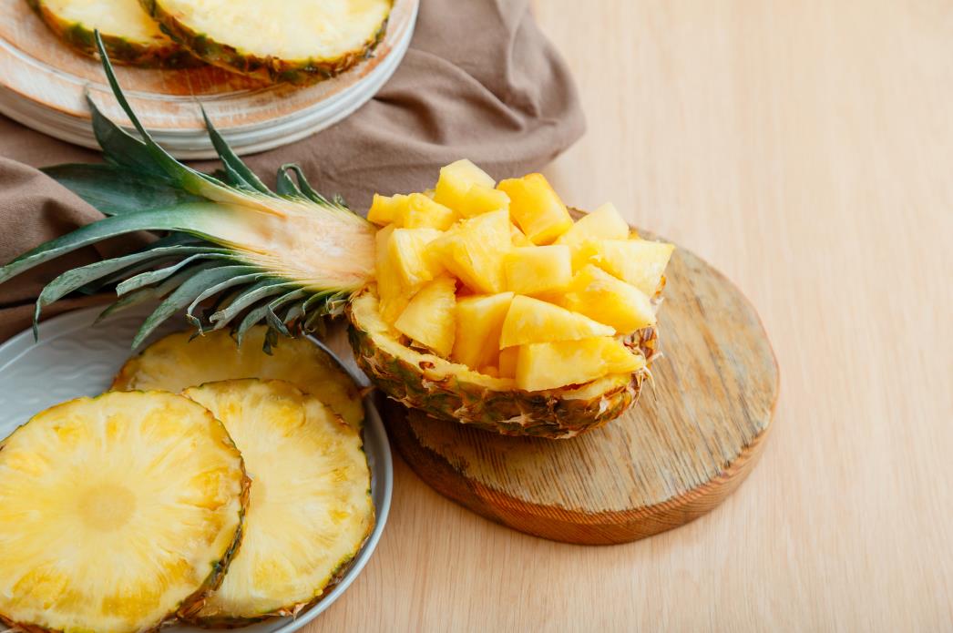 cut pineapple pieces