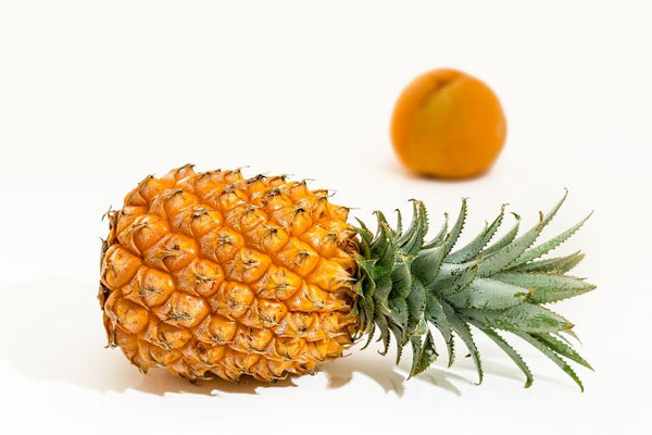 Choosing a pineapple 