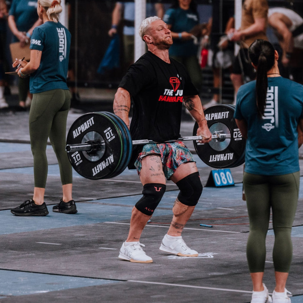 Knee sleeve snatch in competition