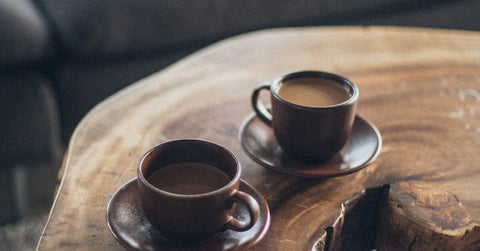 image showing two cups side by side one containing latte the other flat milk