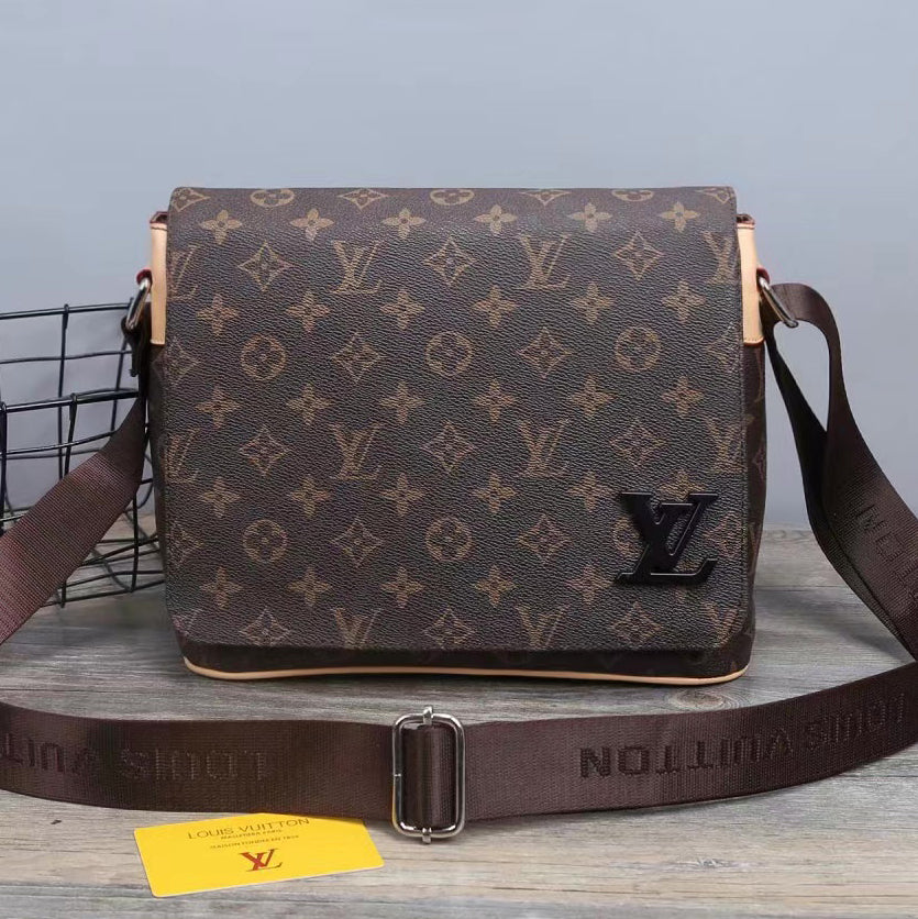 LV Louis vuitton full letter logo men's and women's clam