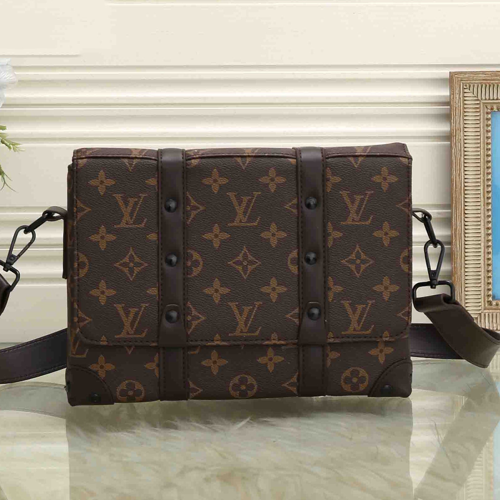 LV Louis Vuitton Fashion Retro Men's and Women's Backpacks Shoulder