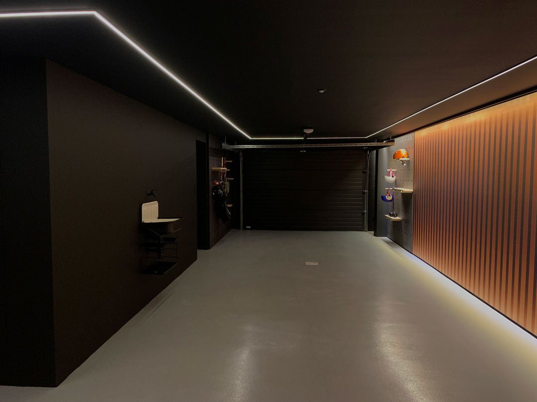 Transformation d'un garage domestique en une mancave premium - projet Black Désir by ONIRIC