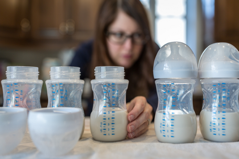 Can you mix breast milk and formula in the same bottle?