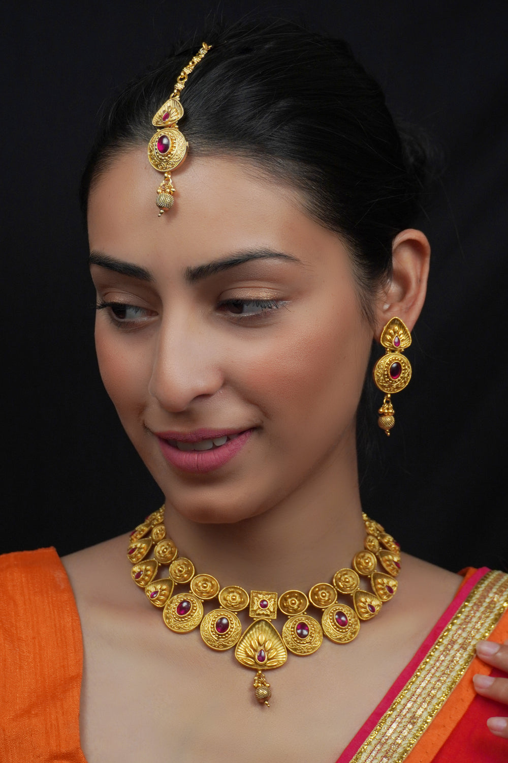 BEST Jewellery Sets To Wear With Kanjivaram Silk Sarees! | Choker necklace  designs, Gold jewellery design necklaces, Pearl necklace designs