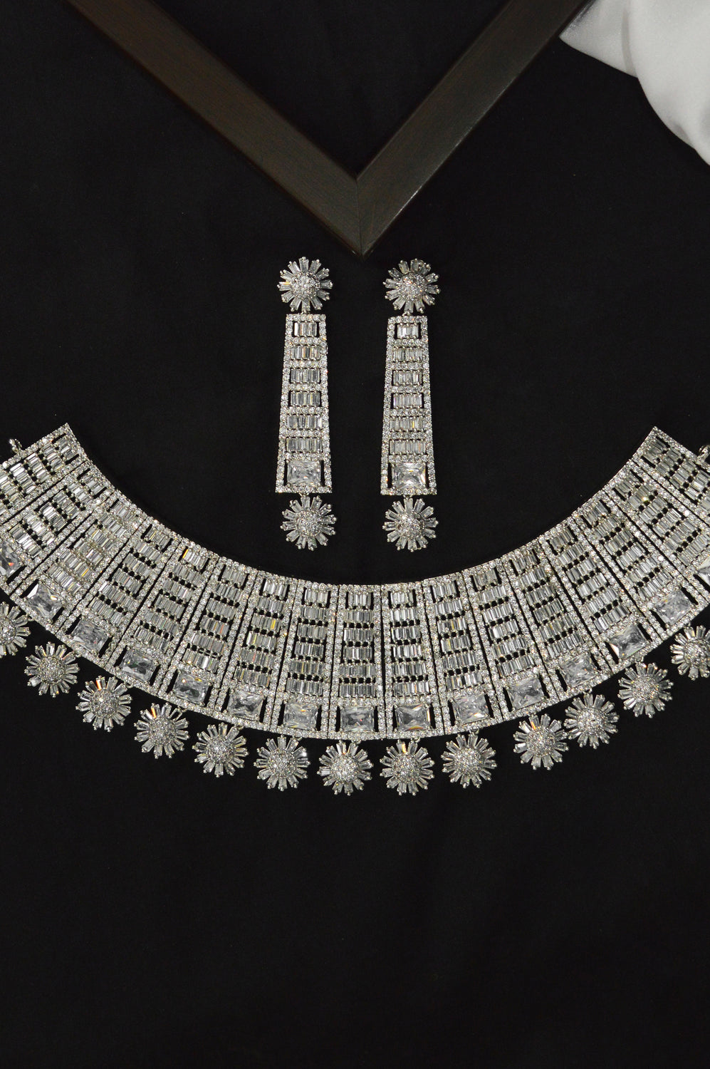 White Color Kundan Jewellery Set for Lehenga | FashionCrab.com