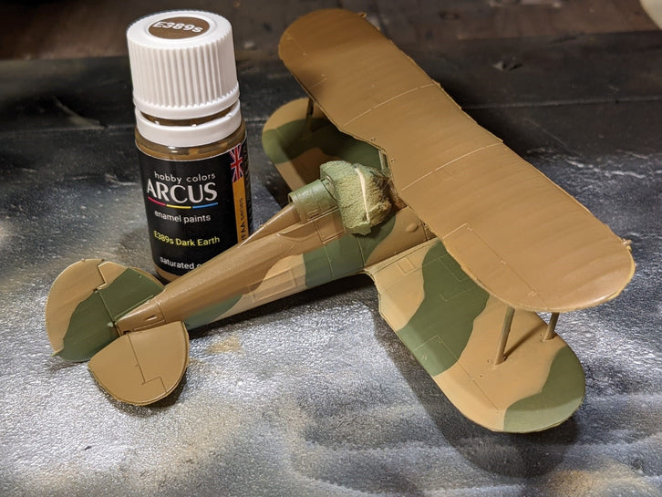 Painting the model of Gloster Gladiator