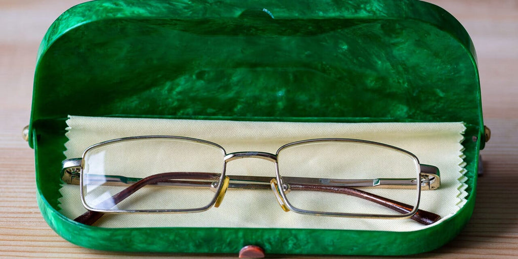 étui à lunettes en velours vert