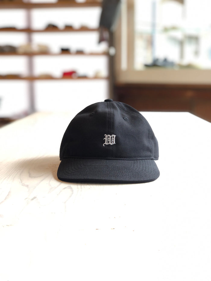 White Mountaineering/SMALL LOGO BASEBALL CAP (BLACK)