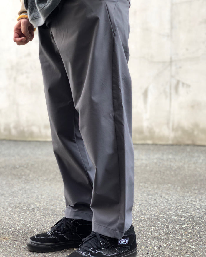 Goldwin/ONE TUCK TAPERED LIGHT PANTS