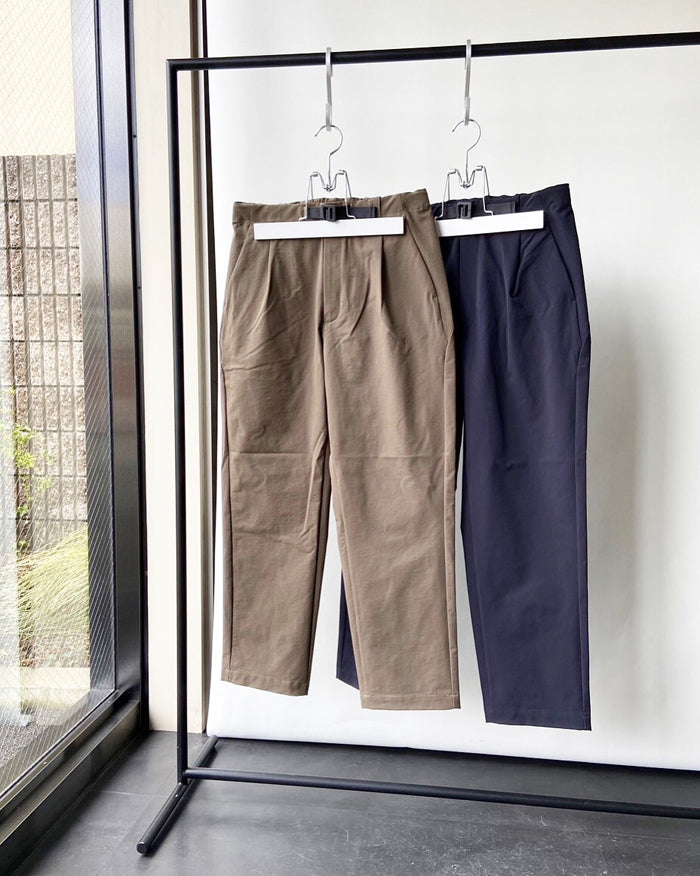 Goldwin/ONE TUCK TAPERED STRETCH PANTS