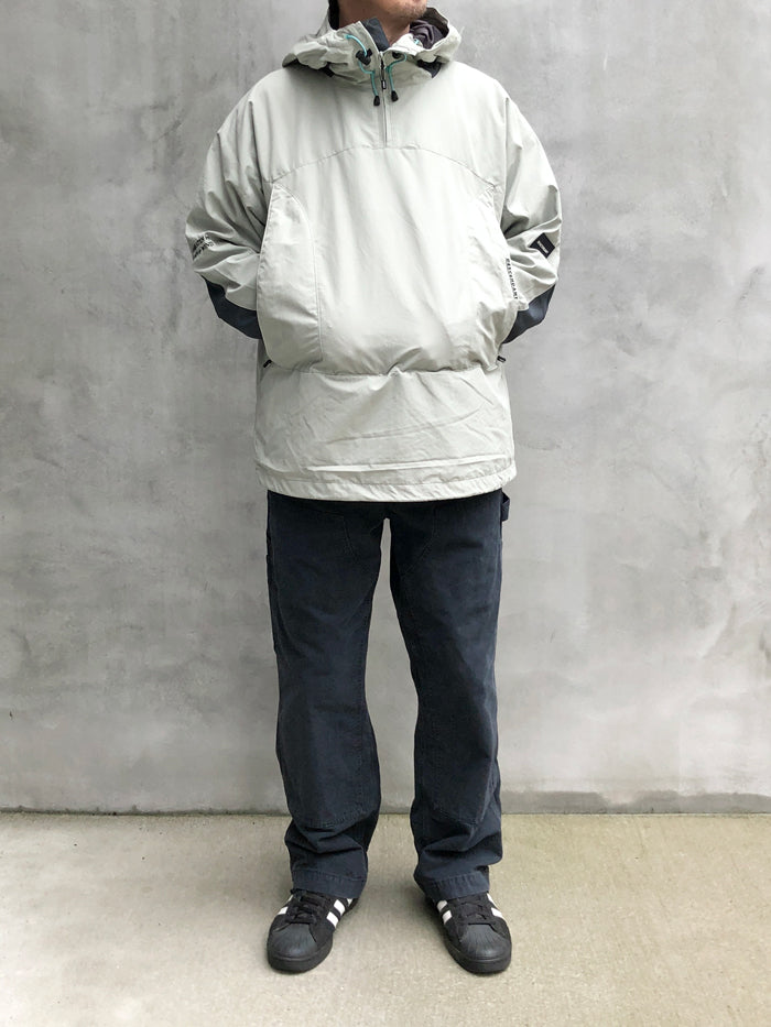 DESCENDANT/VERSANT NYLON ANORAK (GRAY)