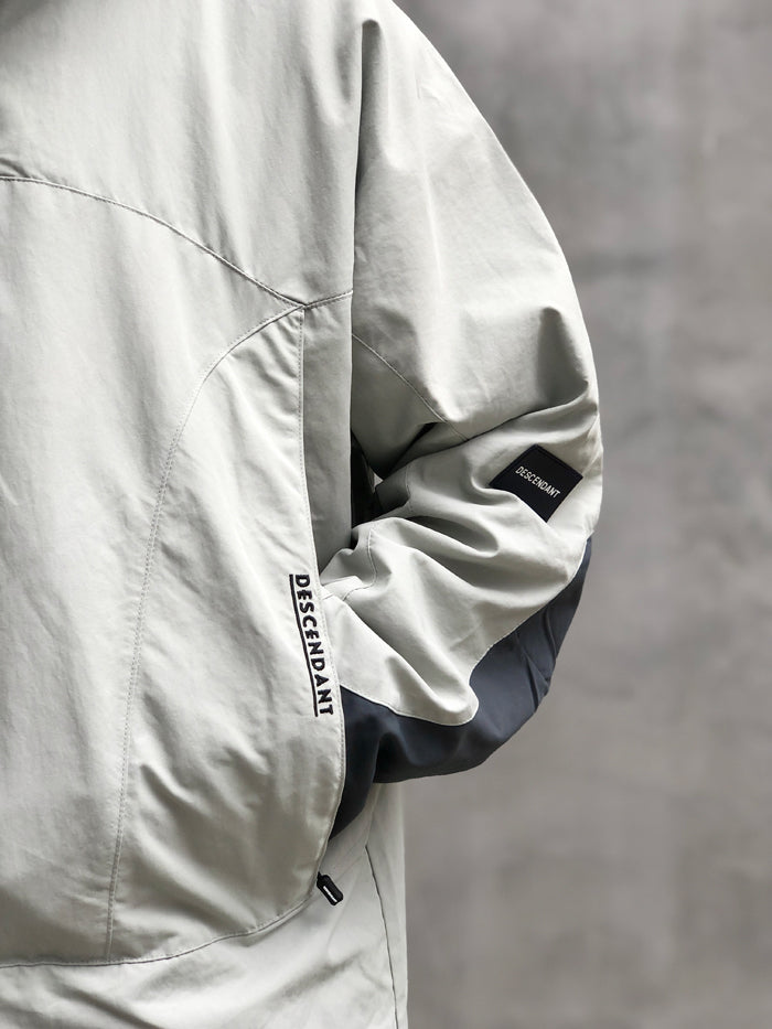 DESCENDANT/VERSANT NYLON ANORAK (GRAY)