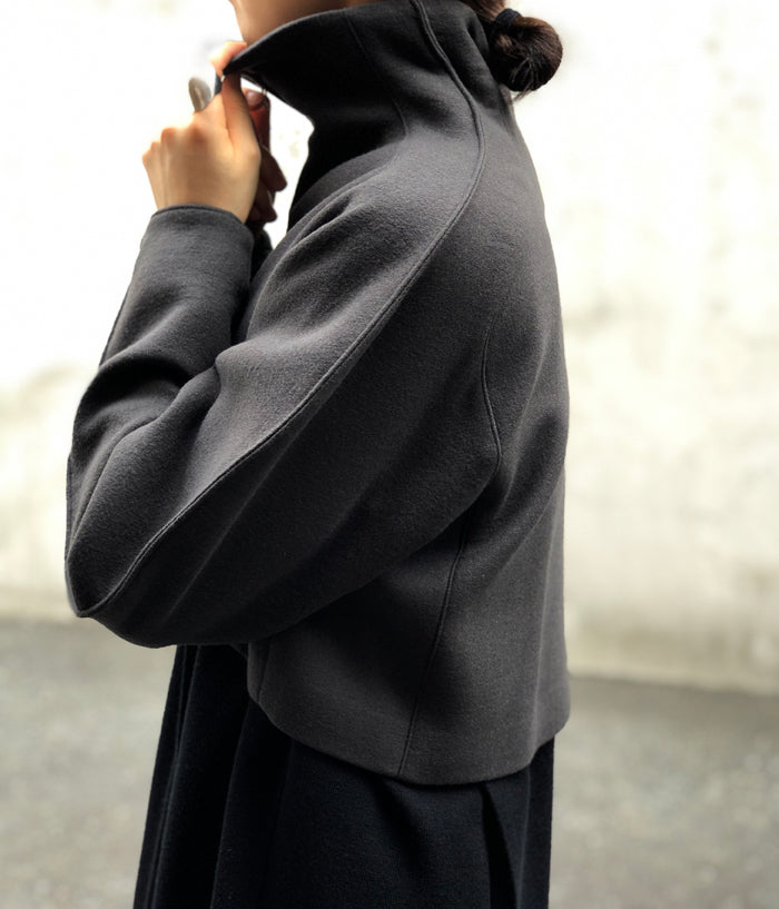 FUMIKA_UCHIDA/STRETCH W-FACE HIGH-NECK SHORT BLOUSON(ASPHALT)