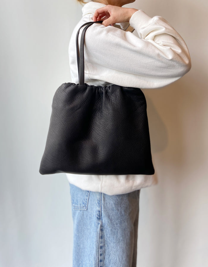  Aeta/DEER LEATHER ELASTIC TOTE M(BLACK)