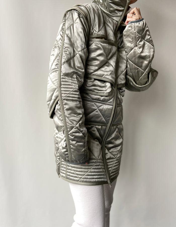 FUMIKA_UCHIDA/QUILTED SATIN BOMBER MINI DRESS REMOVABLE SLEEVES(SILVER)