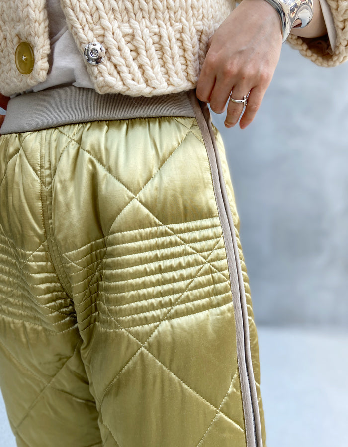 FUMIKA_UCHIDA/QUILTED SATIN STRAIGHT LEG PANTS(GOLD)