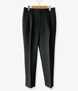 INTERIM/PURE BLACK WOOL GABERDINE 2-TUCK WIDE TAPERED SLACKS (BLACK)