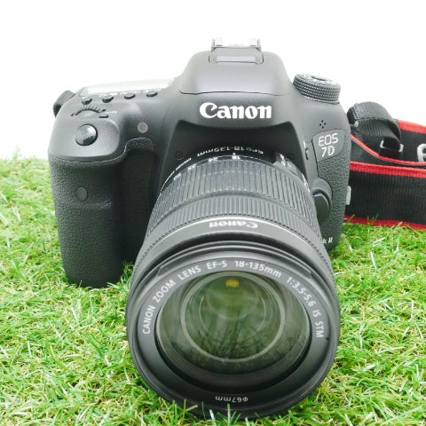 中古品 Canon EOS 7D MarkU+ EF-S 18-135mm IS STM レンズキット＋BG-E16