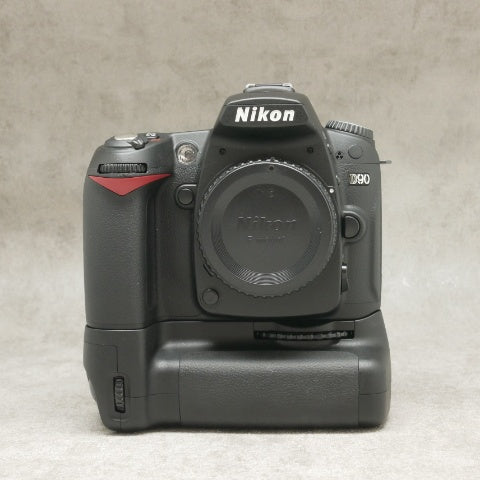 日/祝も発送 Nikon D90 ＋ AF-S NIKKOR 18-70 バッテリーグリップ付