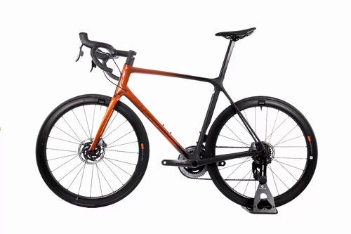 Giant TCR Advanced Pro Disc 0 AXS - Giant SLR 1 42 Carbon (2022)