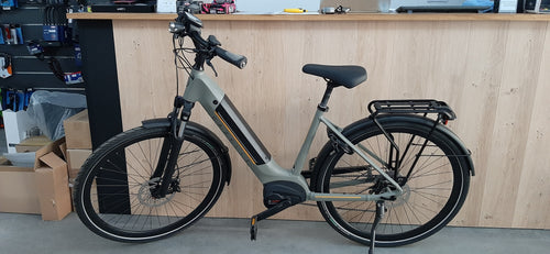 Vélos de ville électriques Gazelle Ultimate T10 2022