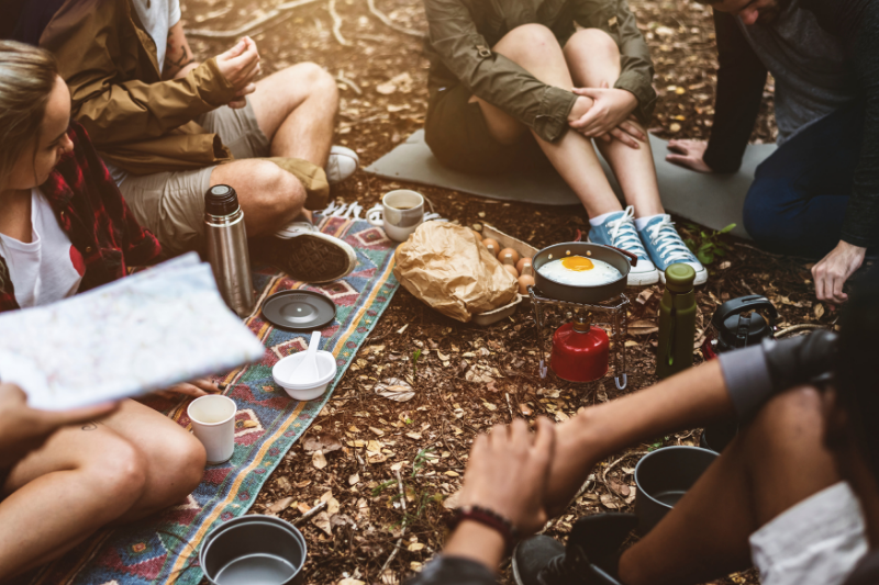 N’oubliez pas l’eau et la nourriture dans votre kit de camping