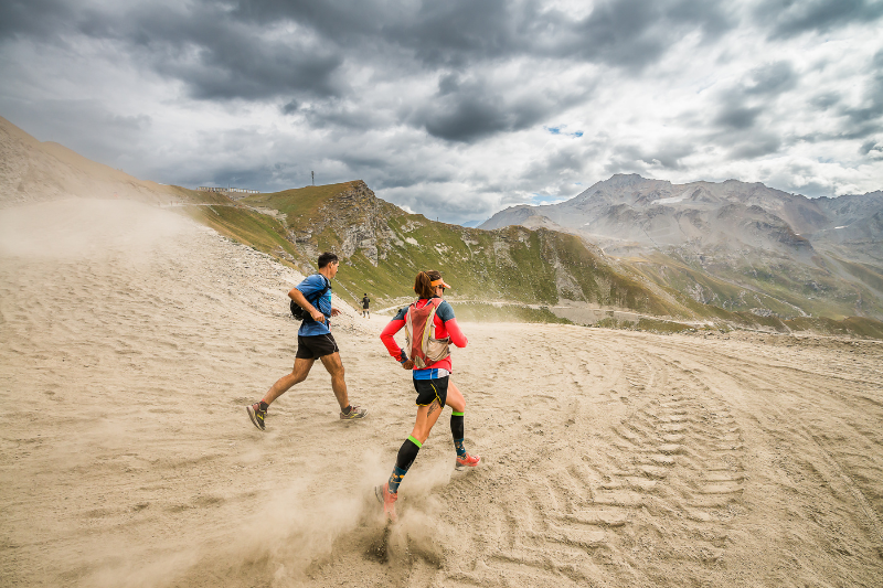 Photo de 2 coureurs parcourant la 6000D