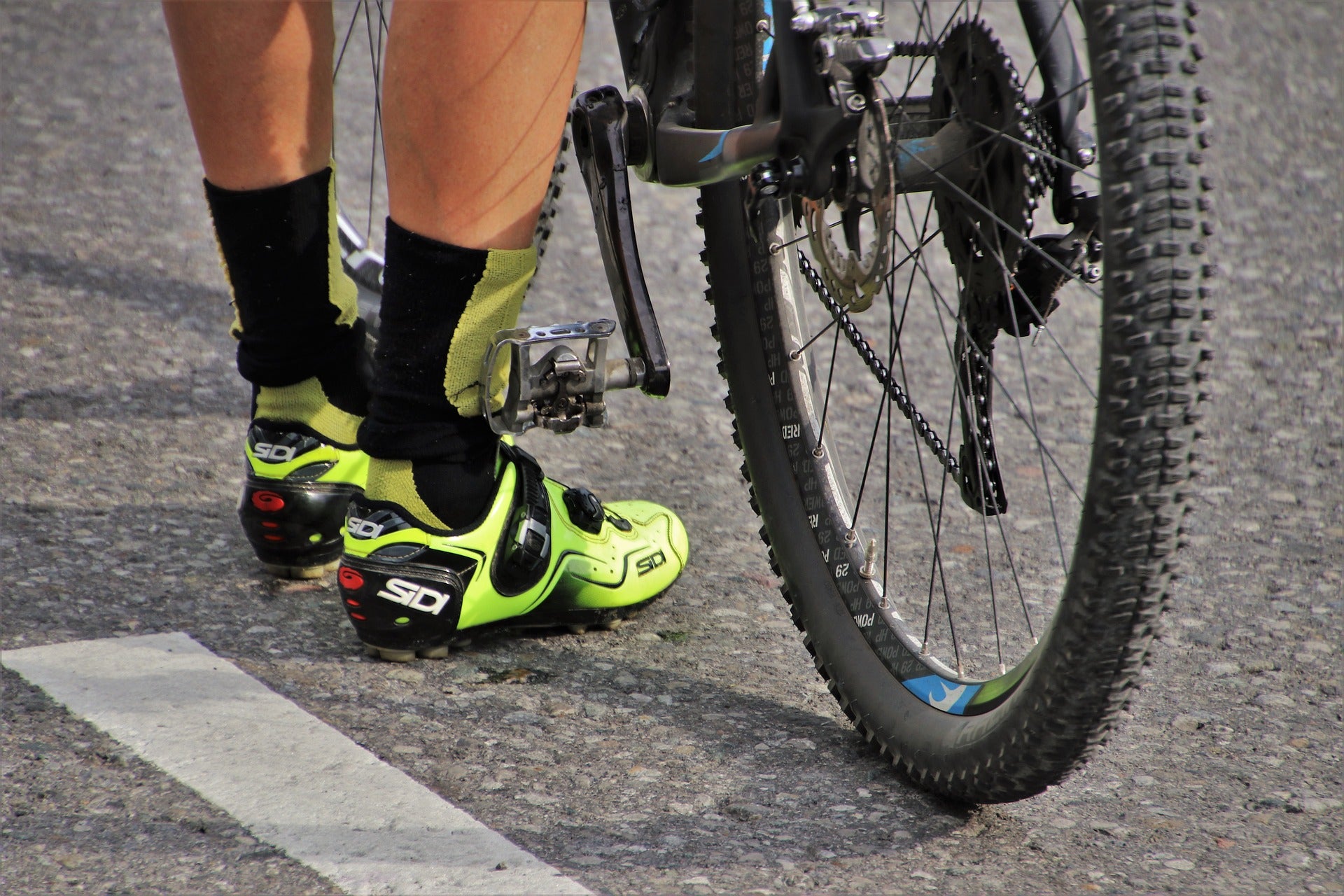 La pression d’un pneu de vélo de route peut varier en 6 et 8,5 bars