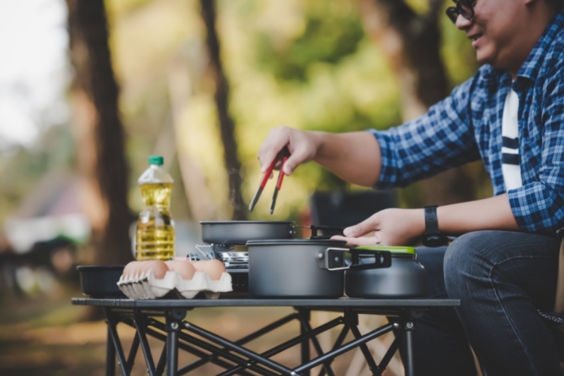Pour savoir quoi emmener en camping, vérifiez votre matériel de cuisine