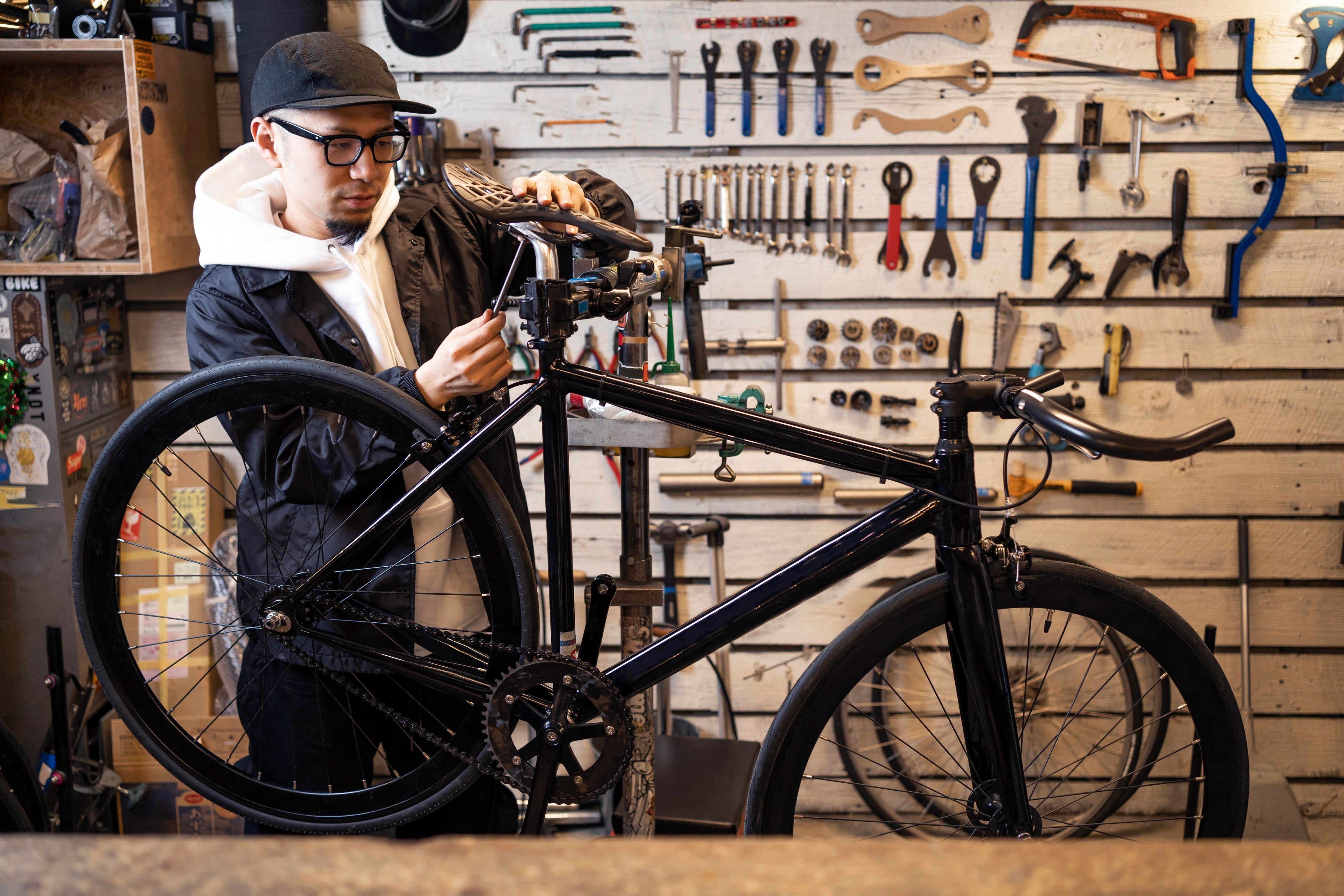 Le réglage d’une selle de vélo de route prend en compte les besoins de puissance et de vitesse